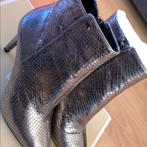 MICHAEL KORS DOROTHY Booties - Picture 6 of 7
